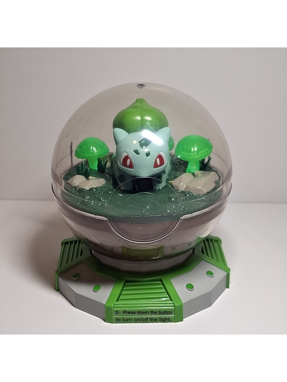 Nintendo Pokemon Bulbasaur Illuminated Pokeball Terrarium Light LED